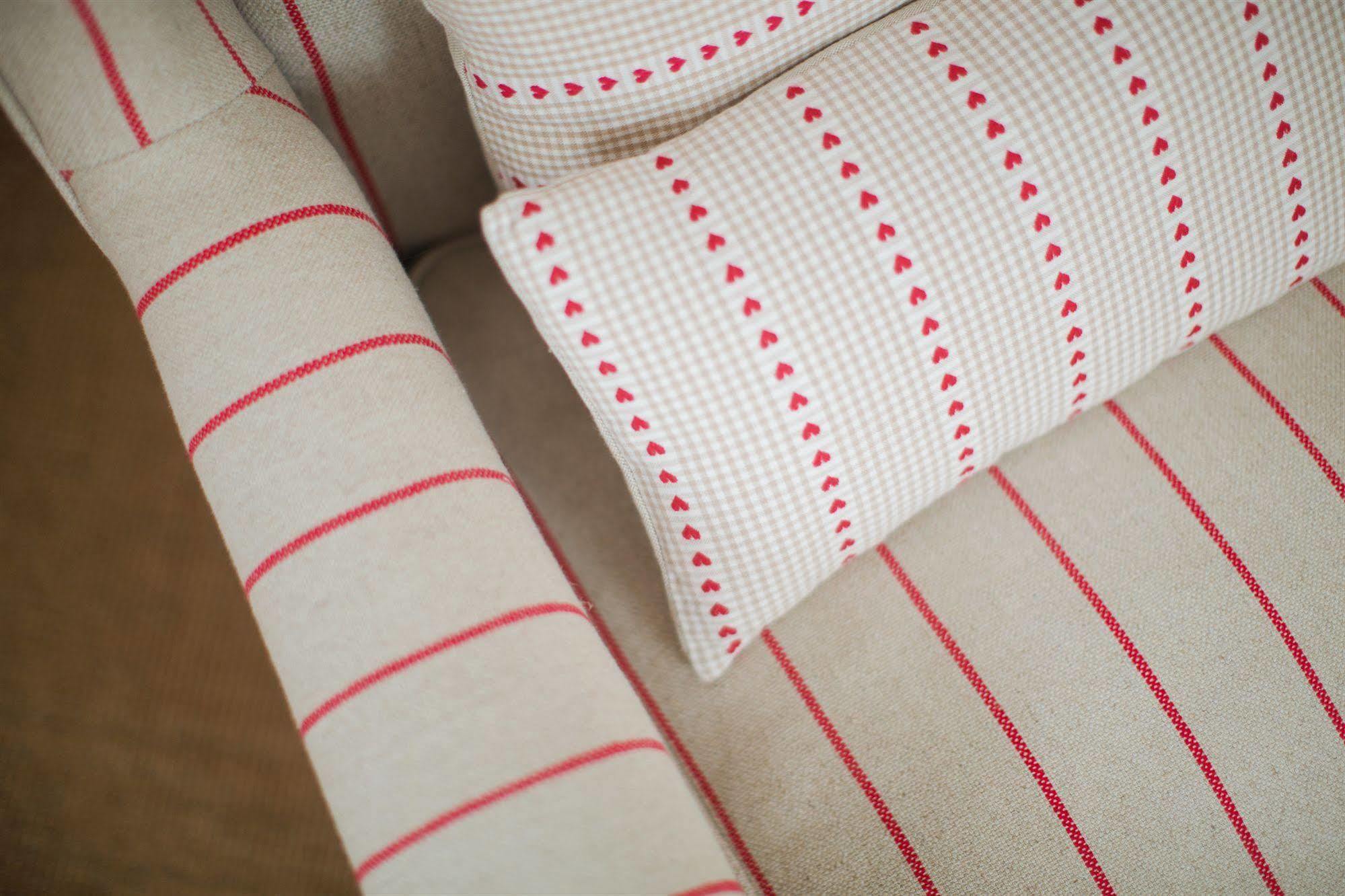 Grays Boutique B&B Bath Exterior foto A sofa with cushions